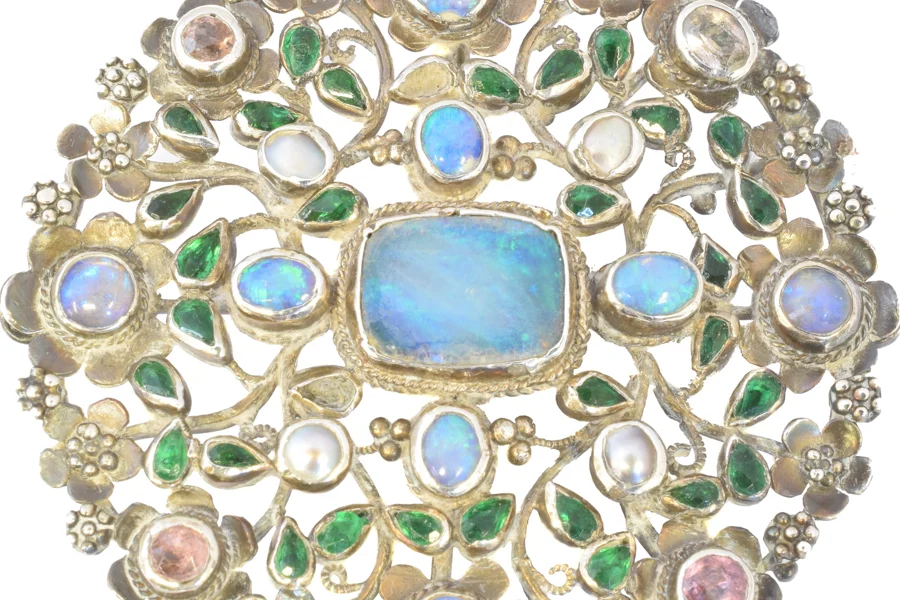 liz-2020-why sell at auction featured image 1